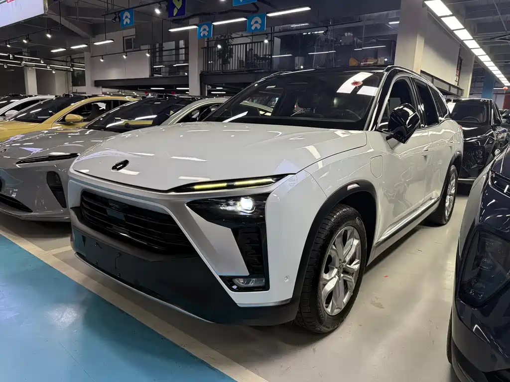 NIO ES8 2021
