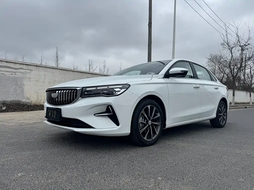 Geely Emgrand 2022