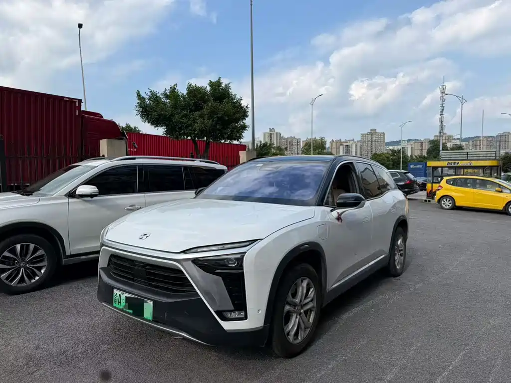 NIO ES8 2021