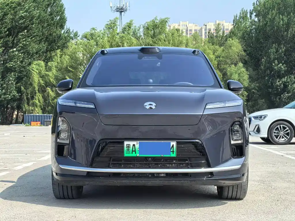 NIO ES8 2025