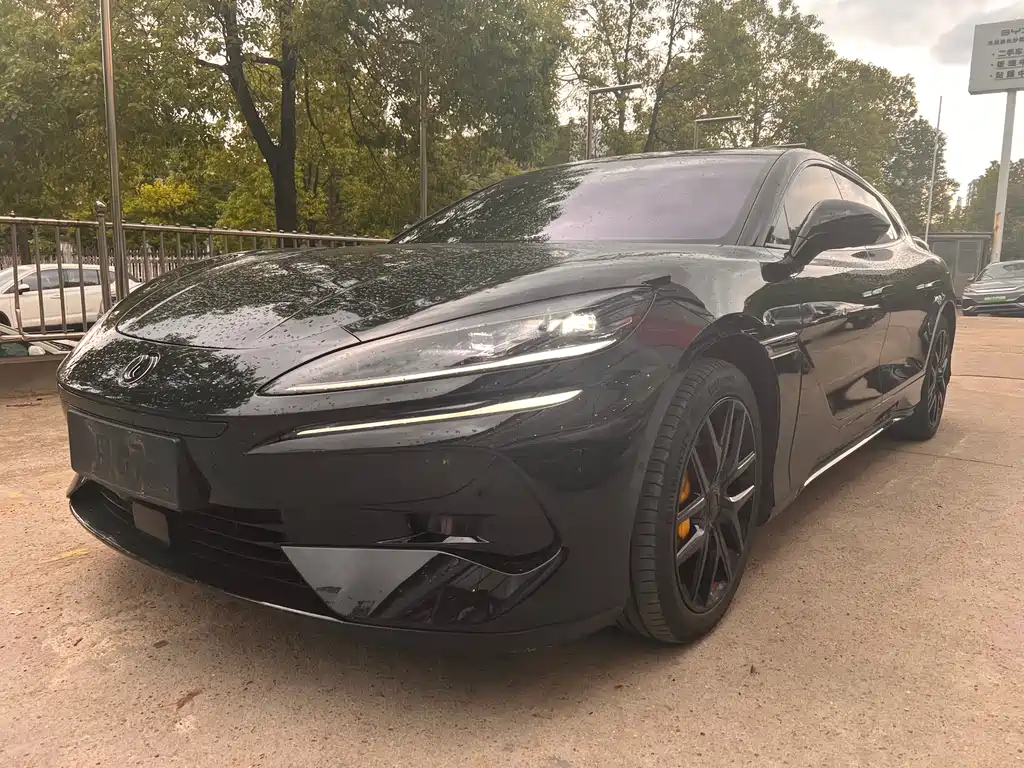 Denza Denza Z9GT 2025