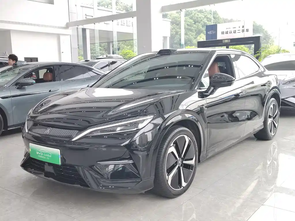 BYD L EV 2025