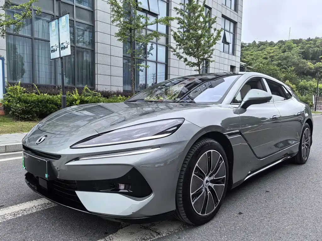 Denza Denza Z9GT 2025