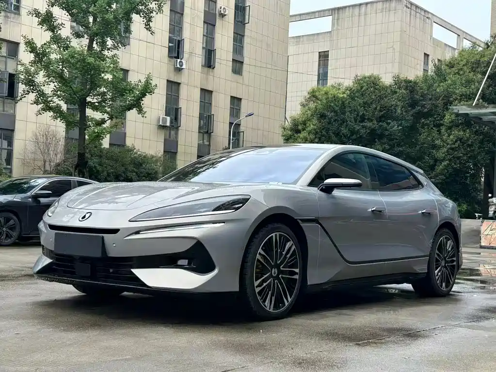 Denza Denza Z9GT 2024