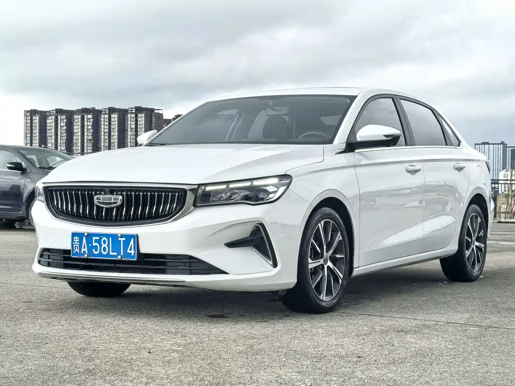 Geely Emgrand 2022