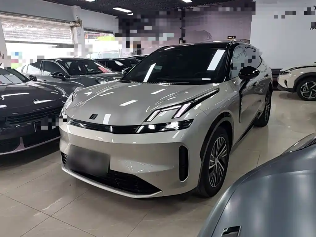 Lynk & Co 08 EM-P 2024