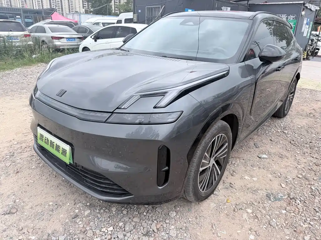 Lynk & Co 08 EM-P 2025