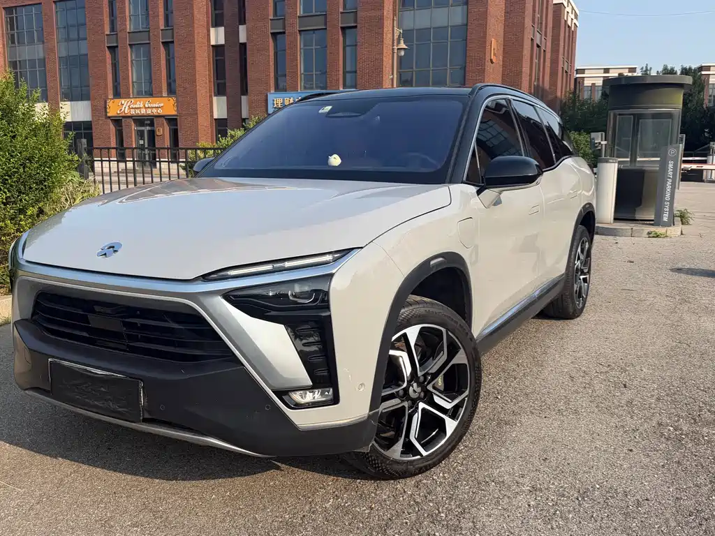 NIO ES8 2021