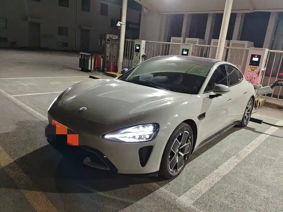 Xiaomi SU7 2024