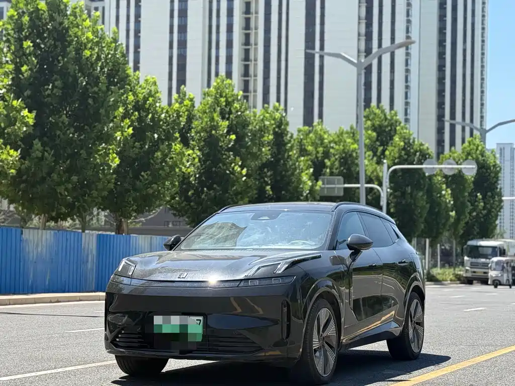 Lynk & Co 08 EM-P 2024