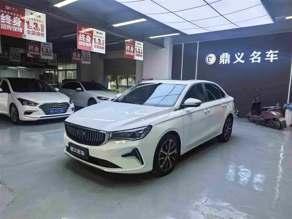 Geely Emgrand 2022