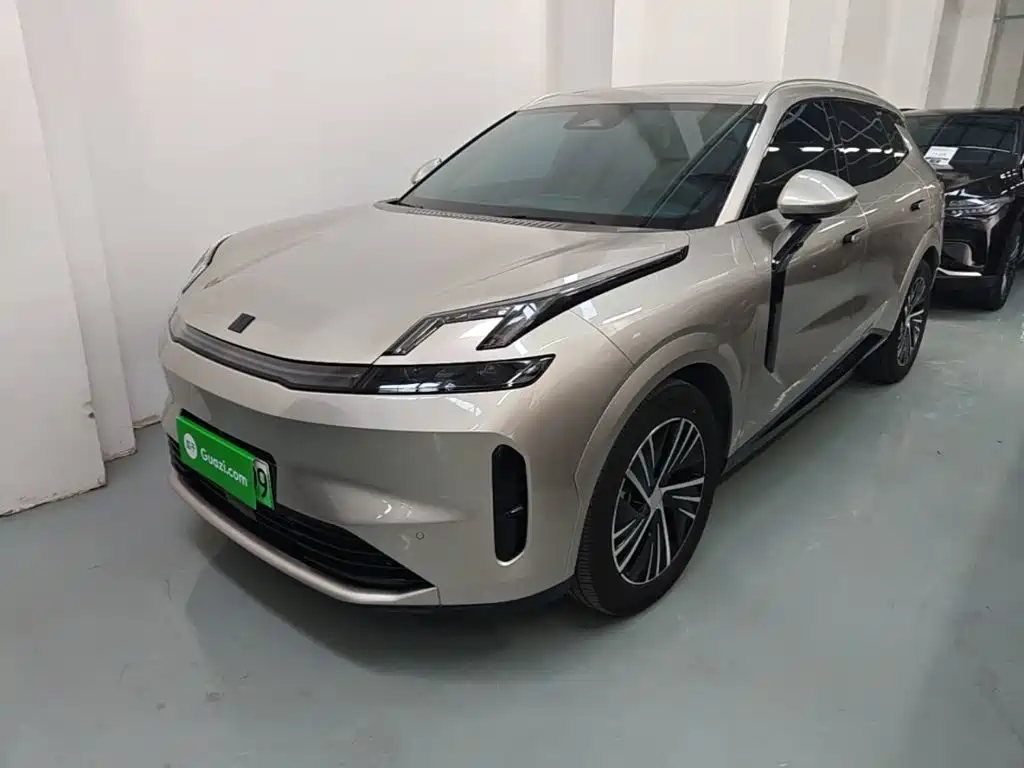 Lynk & Co 08 EM-P 2025