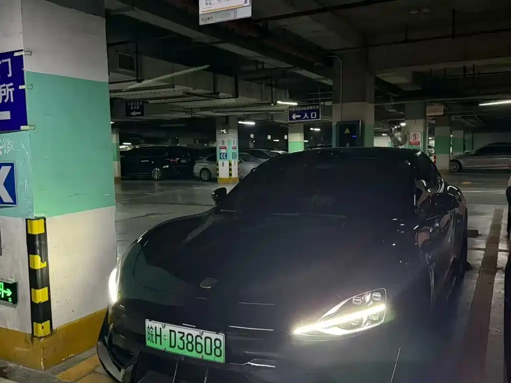 Xiaomi SU7 2024
