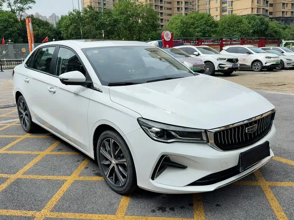 Geely Emgrand 2022
