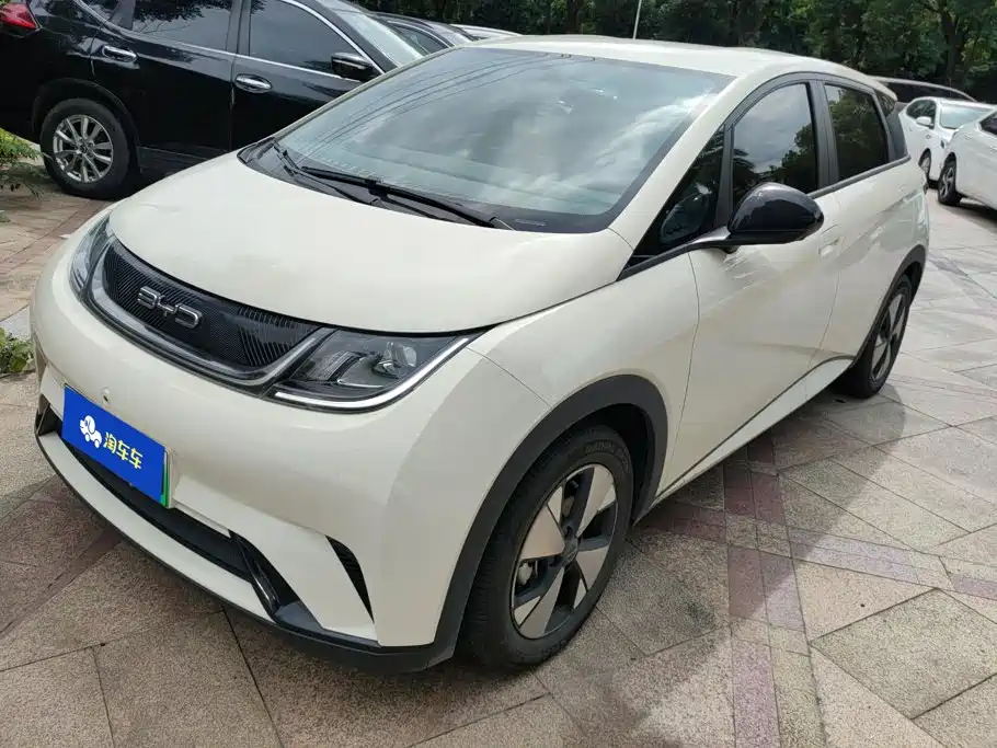 BYD Dolphin 2023