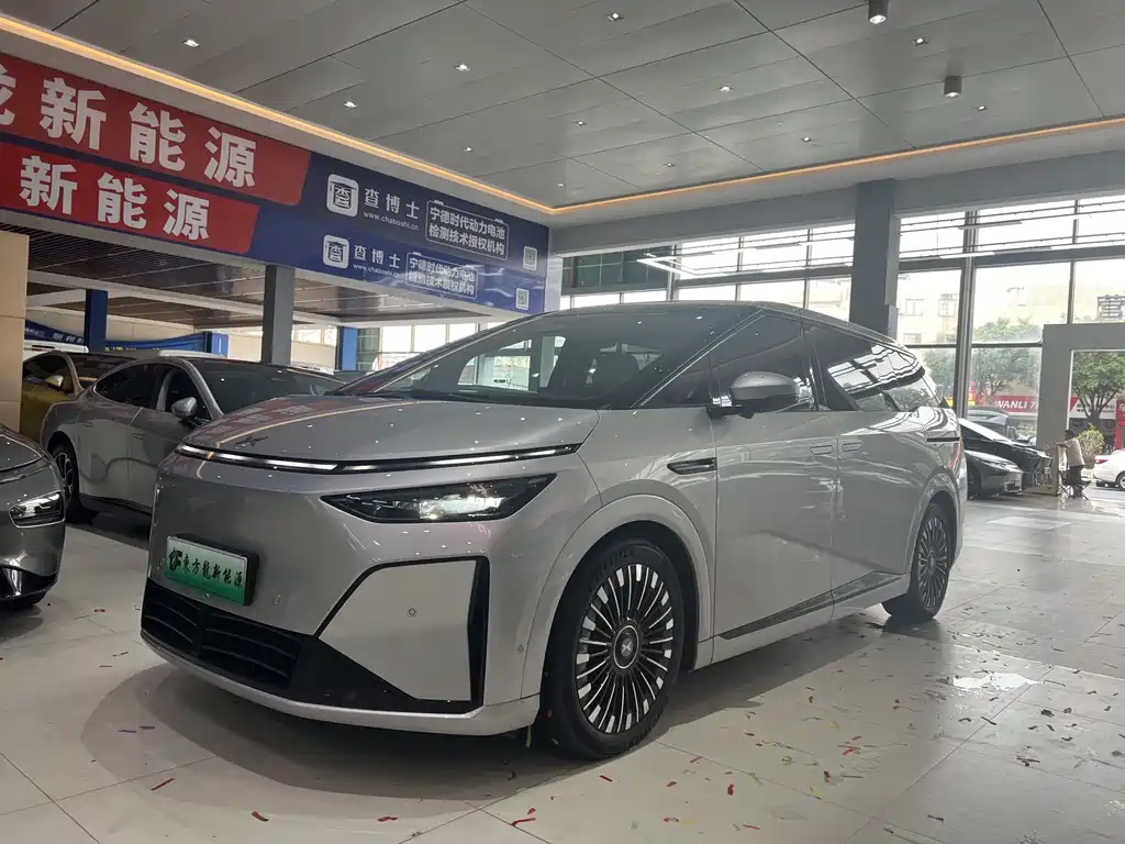 XPENG X9 2025