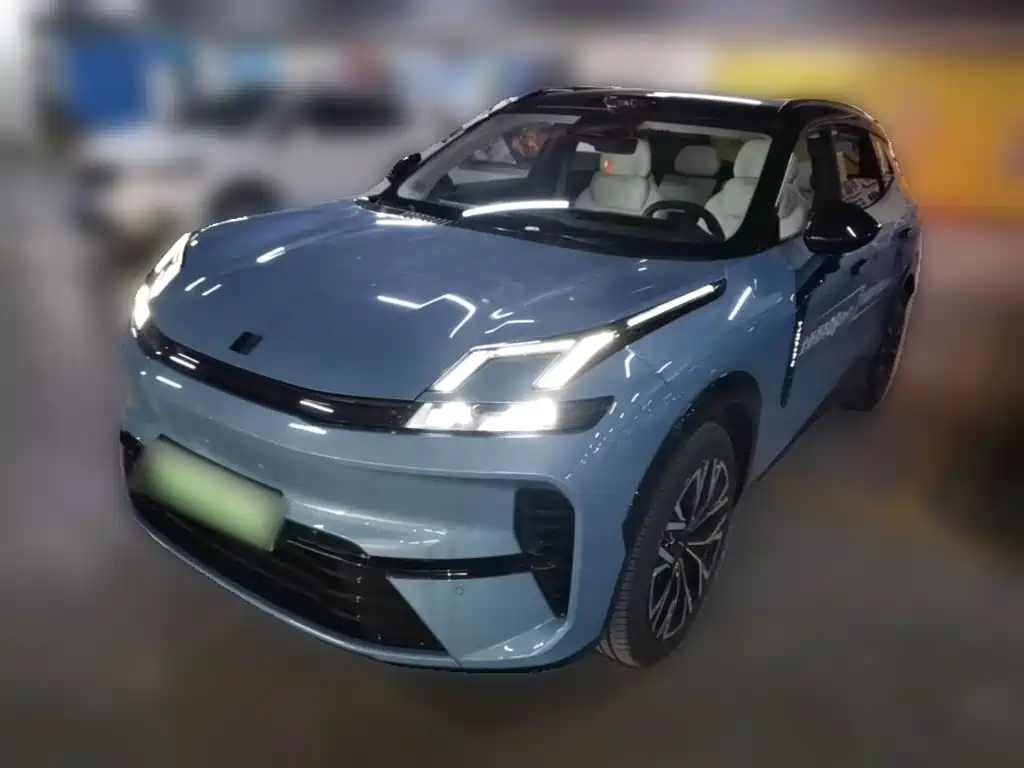 Lynk & Co 08 EM-P 2025