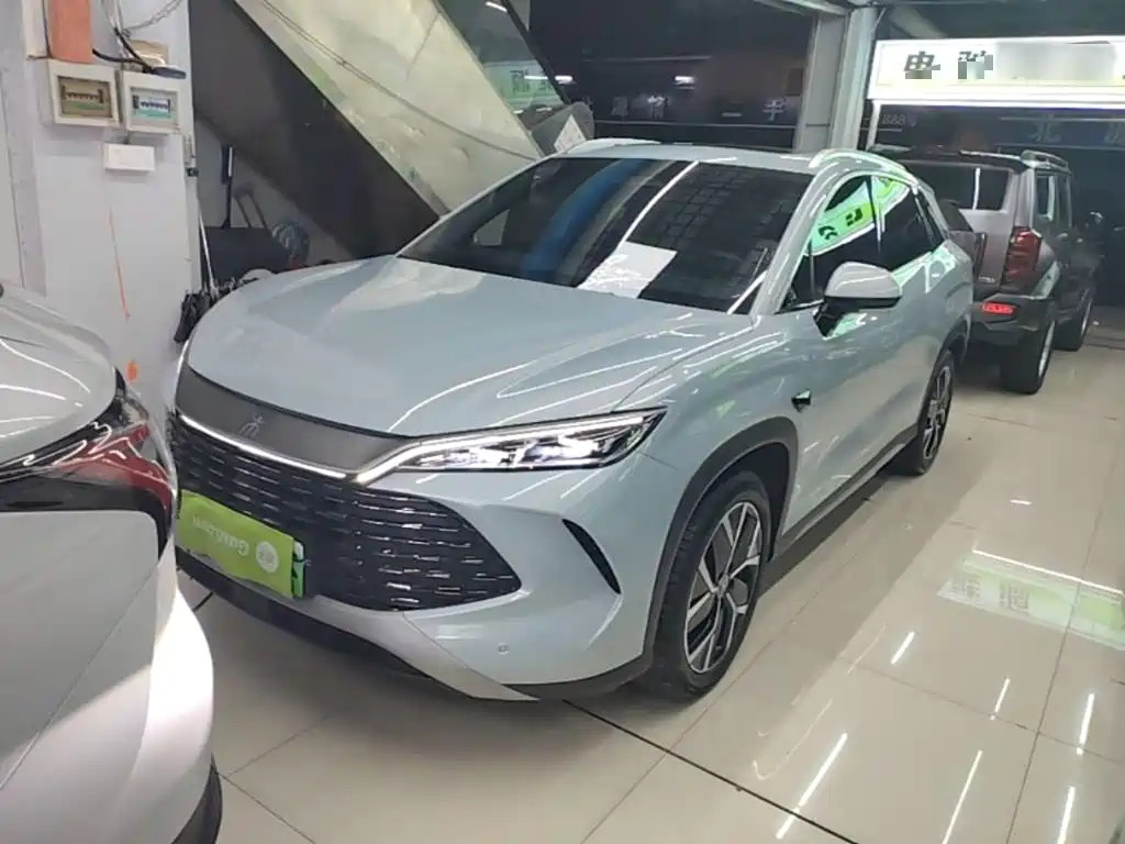 BYD L DM-i 2025