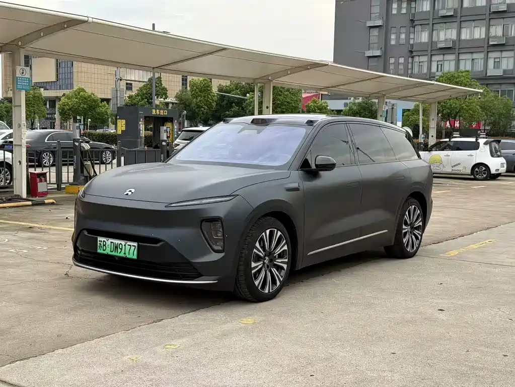 NIO ES8 2023