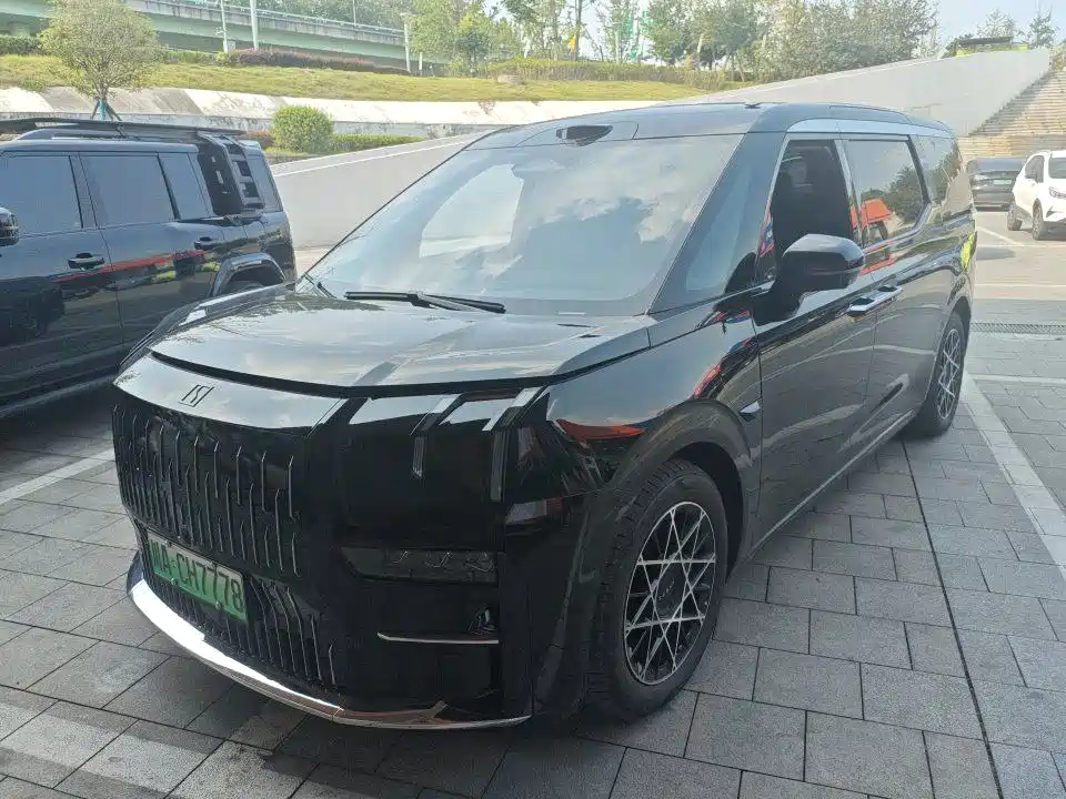 Zeekr 009 2025