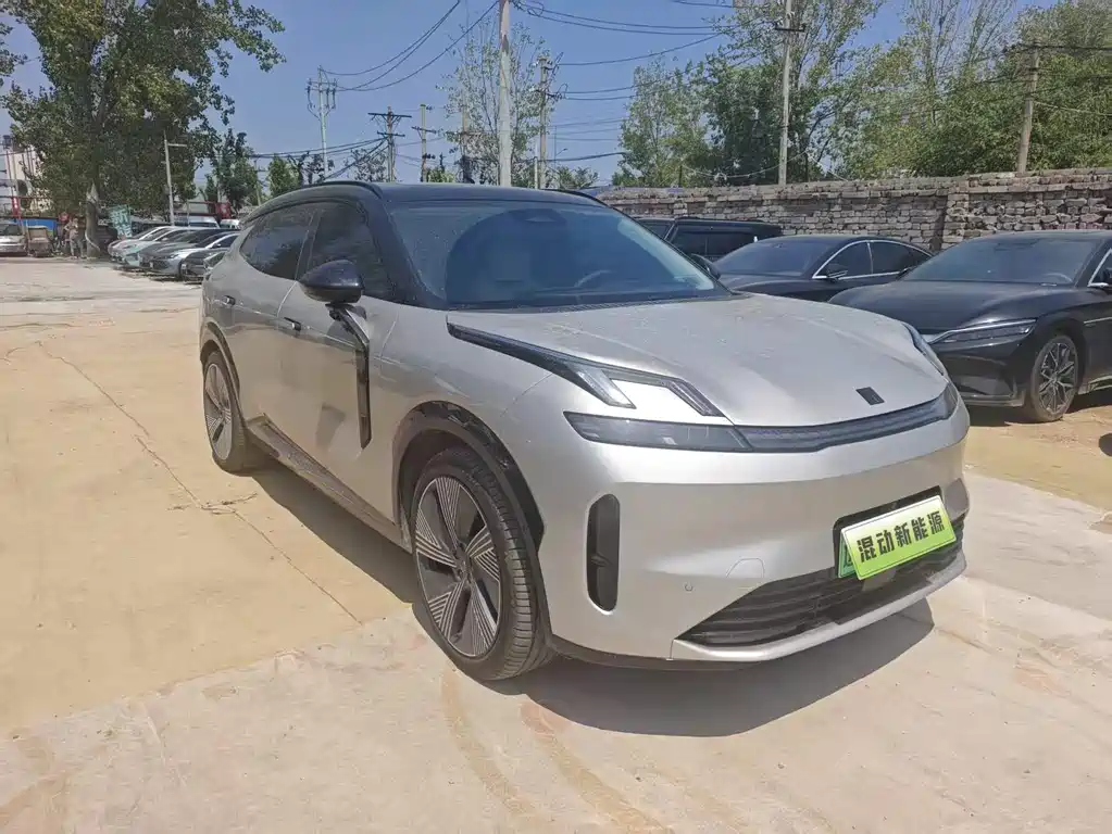 Lynk & Co 08 EM-P 2025