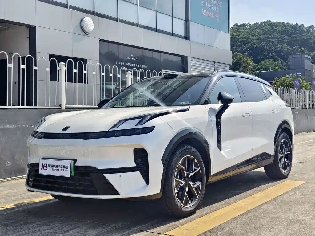 Lynk & Co 08 EM-P 2025