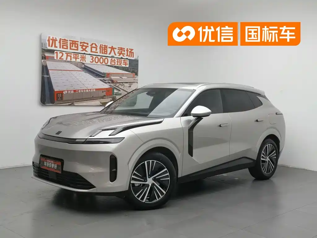 Lynk & Co 08 EM-P 2025