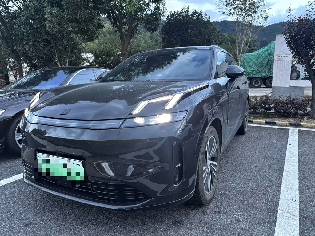 Lynk & Co 08 EM-P 2024