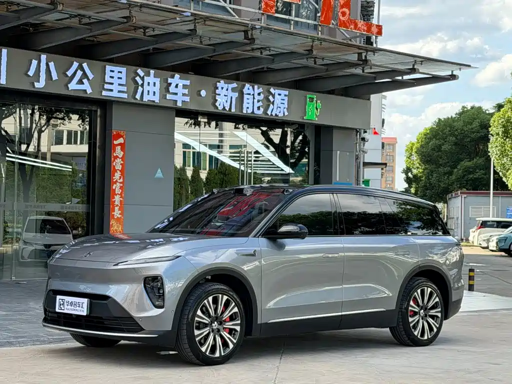 NIO ES8 2025