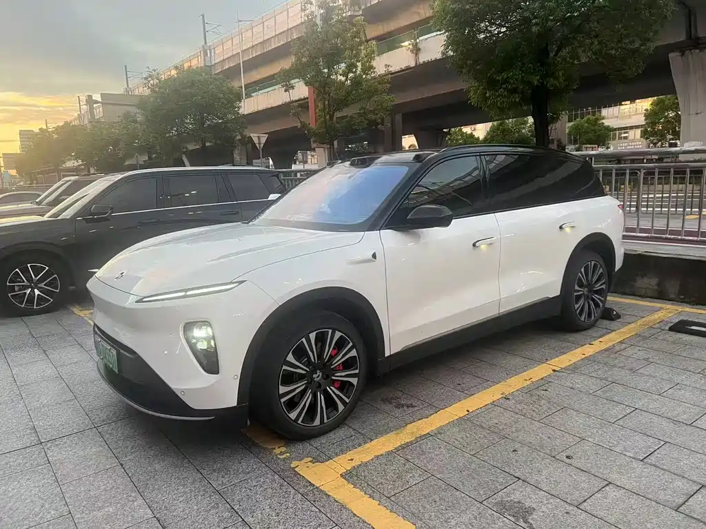 NIO ES8 2024