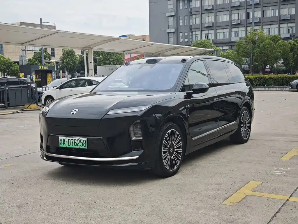 NIO ES8 2025