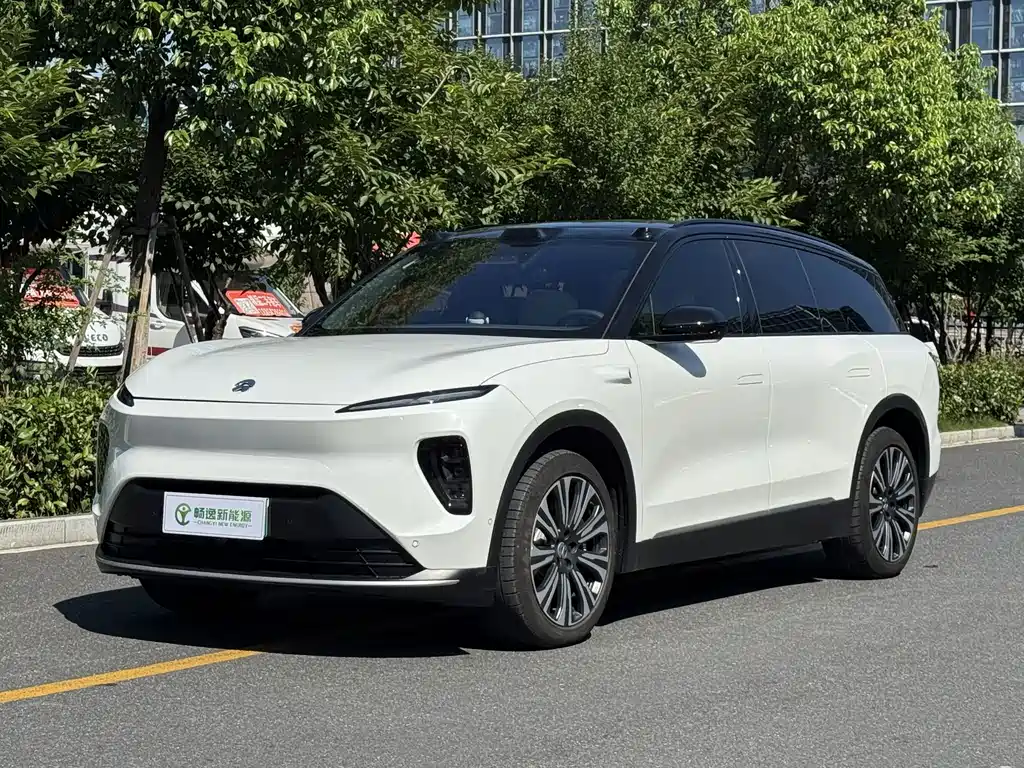 NIO ES8 2025