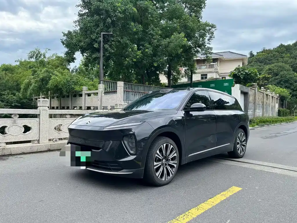 NIO ES8 2023