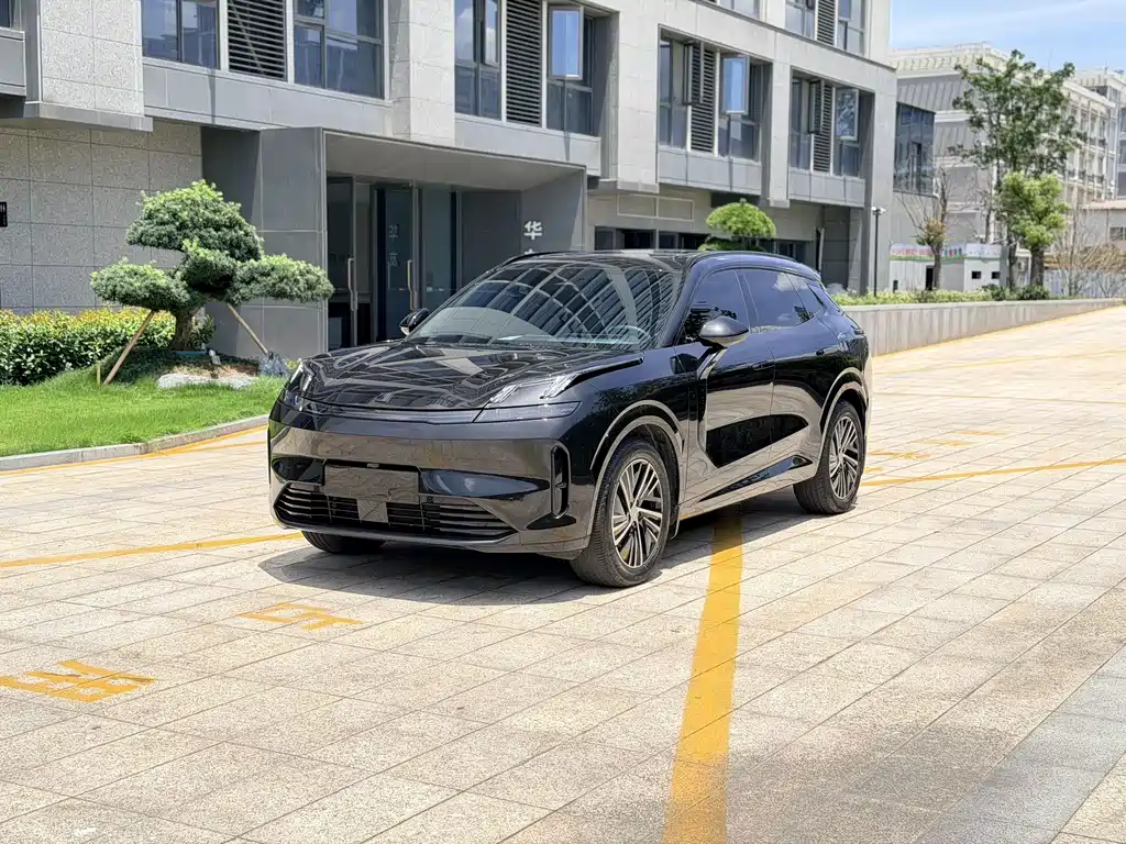 Lynk & Co 08 EM-P 2023