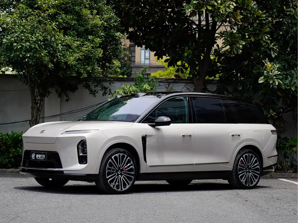 NIO ES8 2025