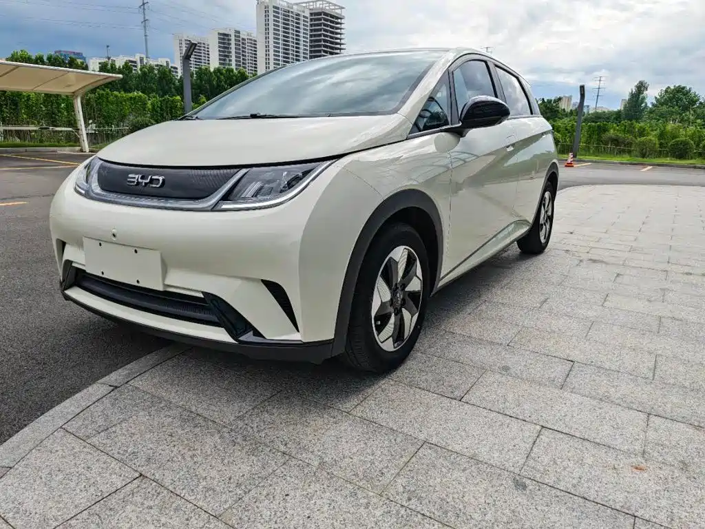 BYD Dolphin 2025