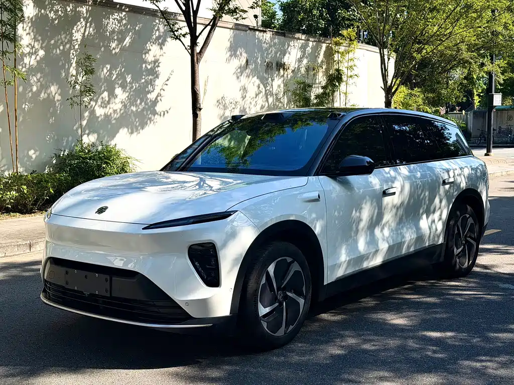 NIO ES8 2023
